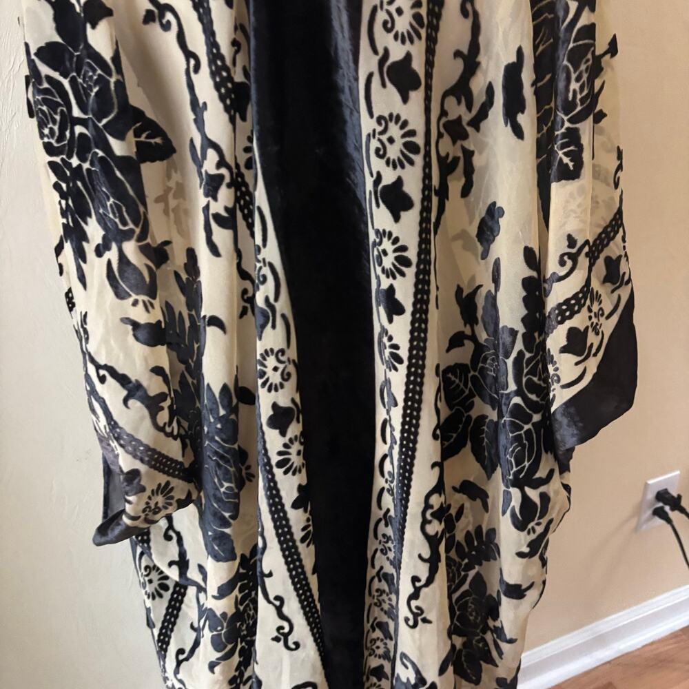 Free People Beige and Black Floral Velvet Kimono - Picture 7 of 11